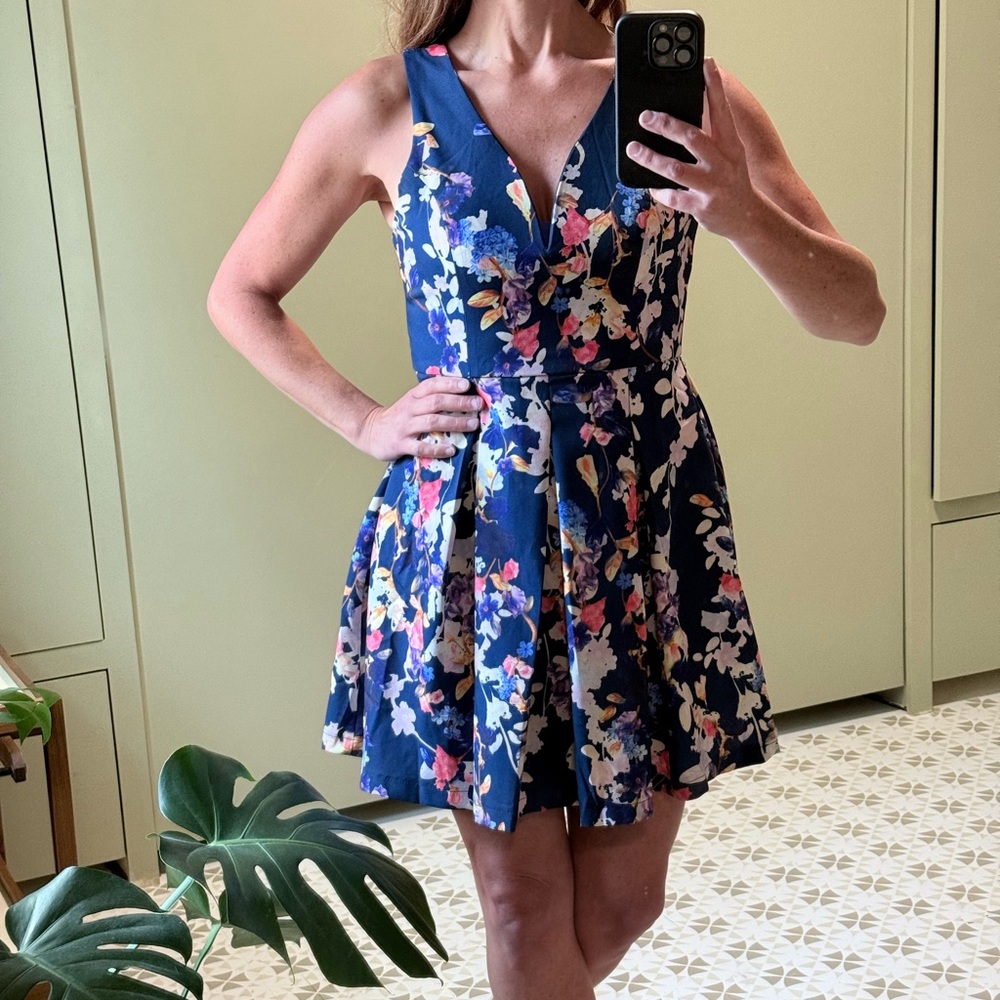 Elegant Floral V-Neck Mini Dress - Blue Multicolor